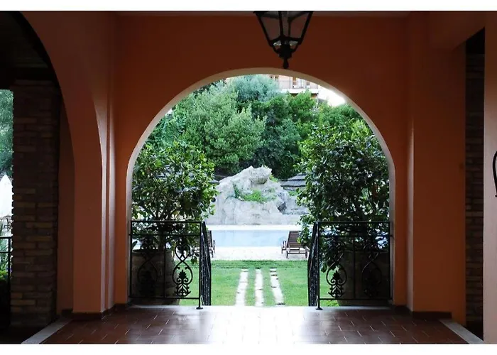 Corfu Club Family Aparthotel 3*